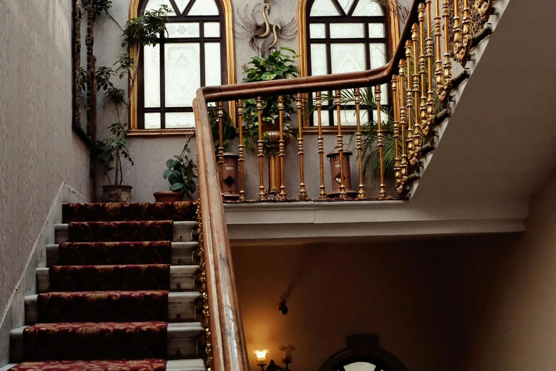 Escalier métallique hélicoïdal dans un loft — guide de choix